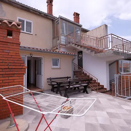 Klea - Cosy, Near Center Apartment *